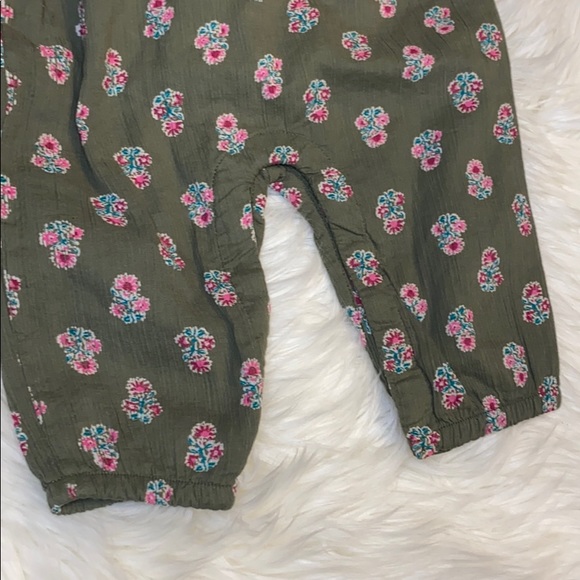 Old Navy baby girl romper - 6-12 months - Picture 7 of 8